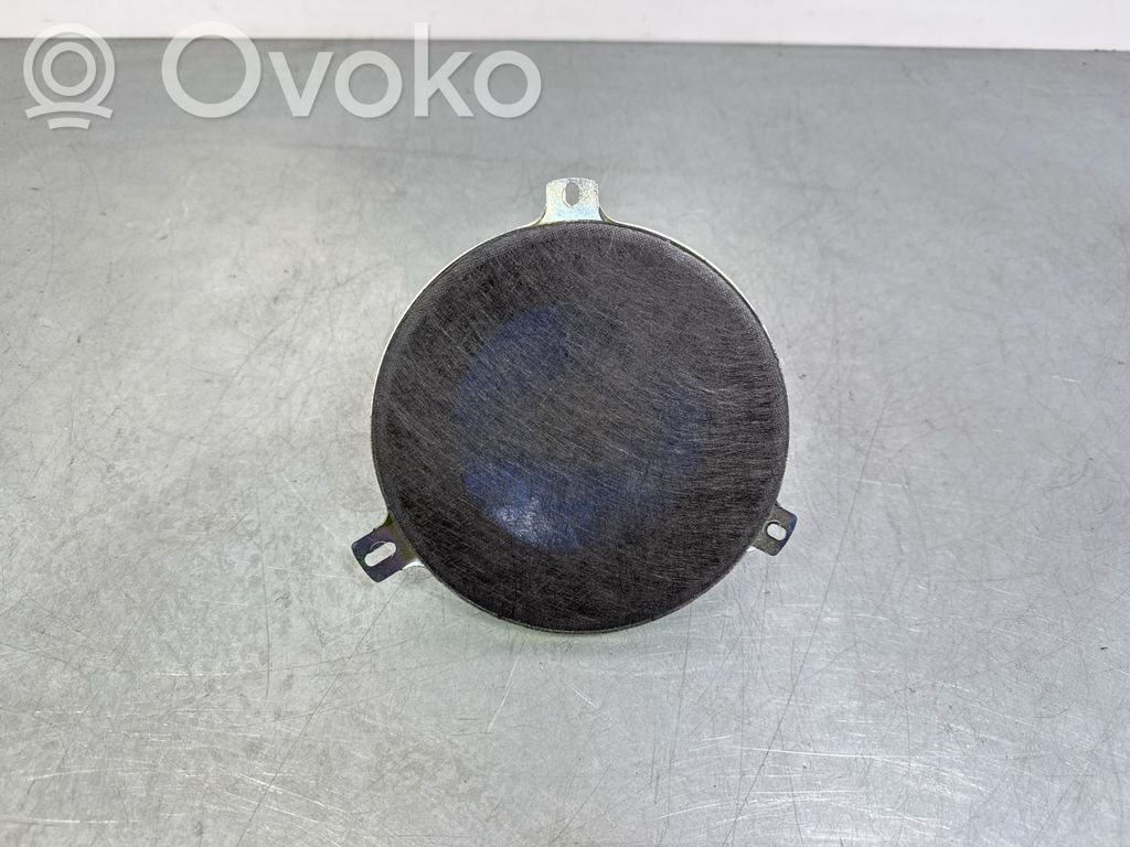 Jeep Grand Cherokee Takaoven kaiutin 