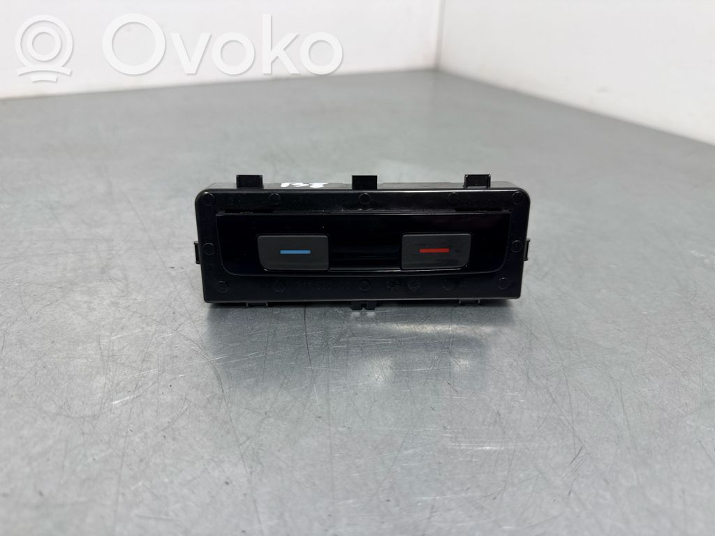 Volkswagen PASSAT B8 Climate control unit 