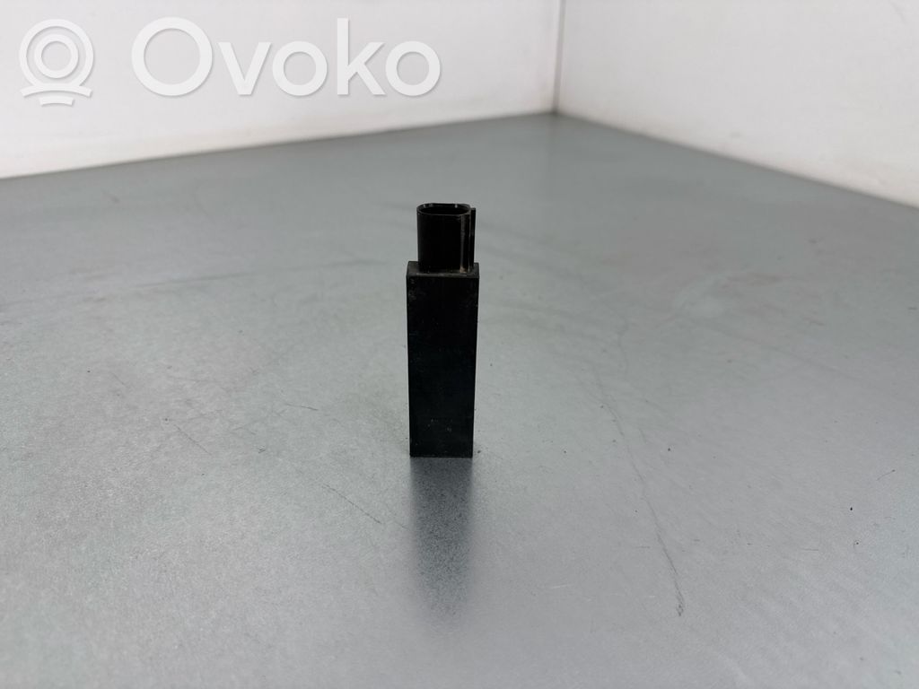 Volkswagen PASSAT B8 Keyless system antenna 