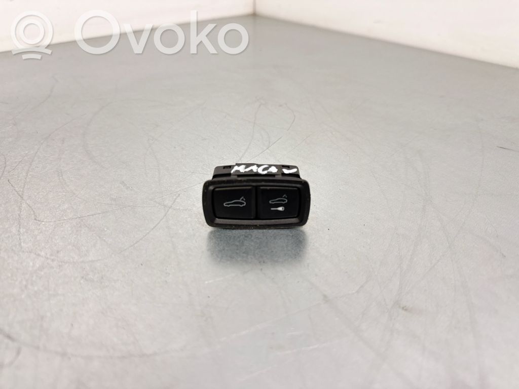 Porsche Macan (95B) Tailgate/boot open switch button 