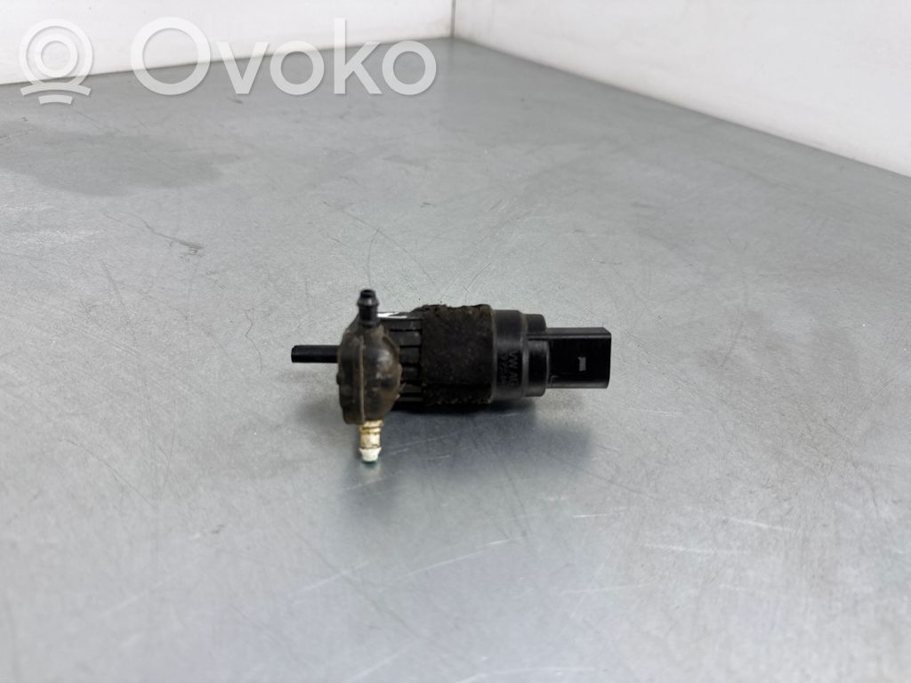 Audi A4 S4 B9 Windscreen/windshield washer pump 
