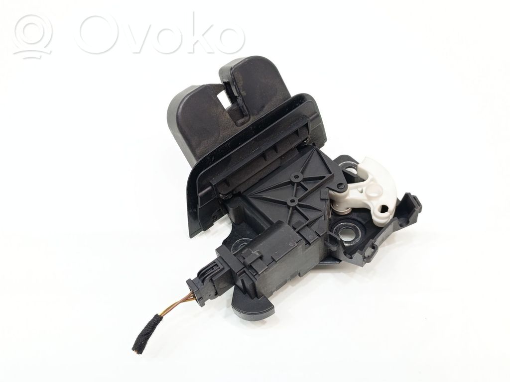 Tailgate lock latch   8E9827520A