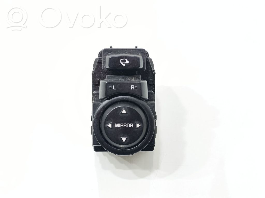 Wing mirror switch   4D64801000
