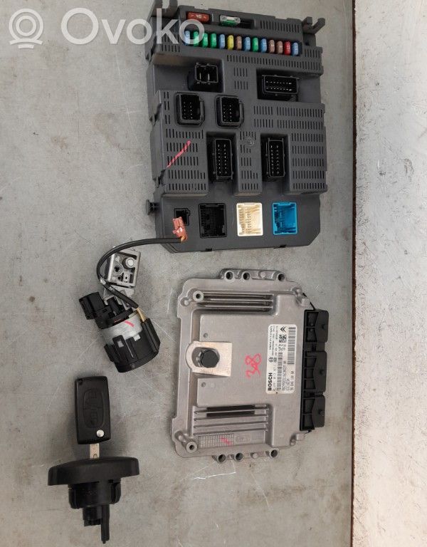 Peugeot 308 Kit cu ECU motor și set închidere uși 