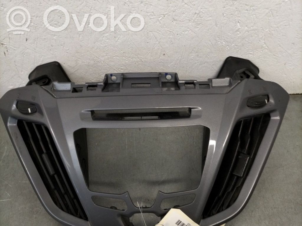 Ford Transit Custom Radio/GPS head unit trim 