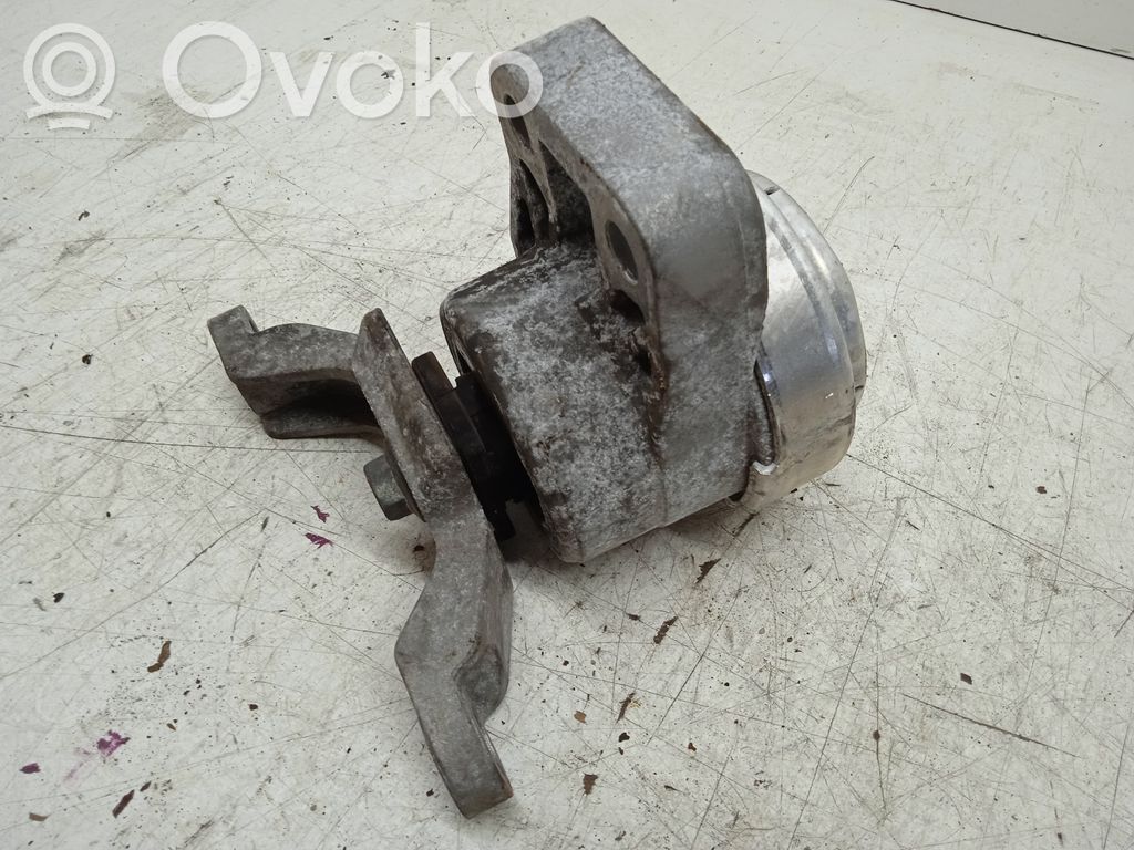 Volvo V70 Engine mount bracket 