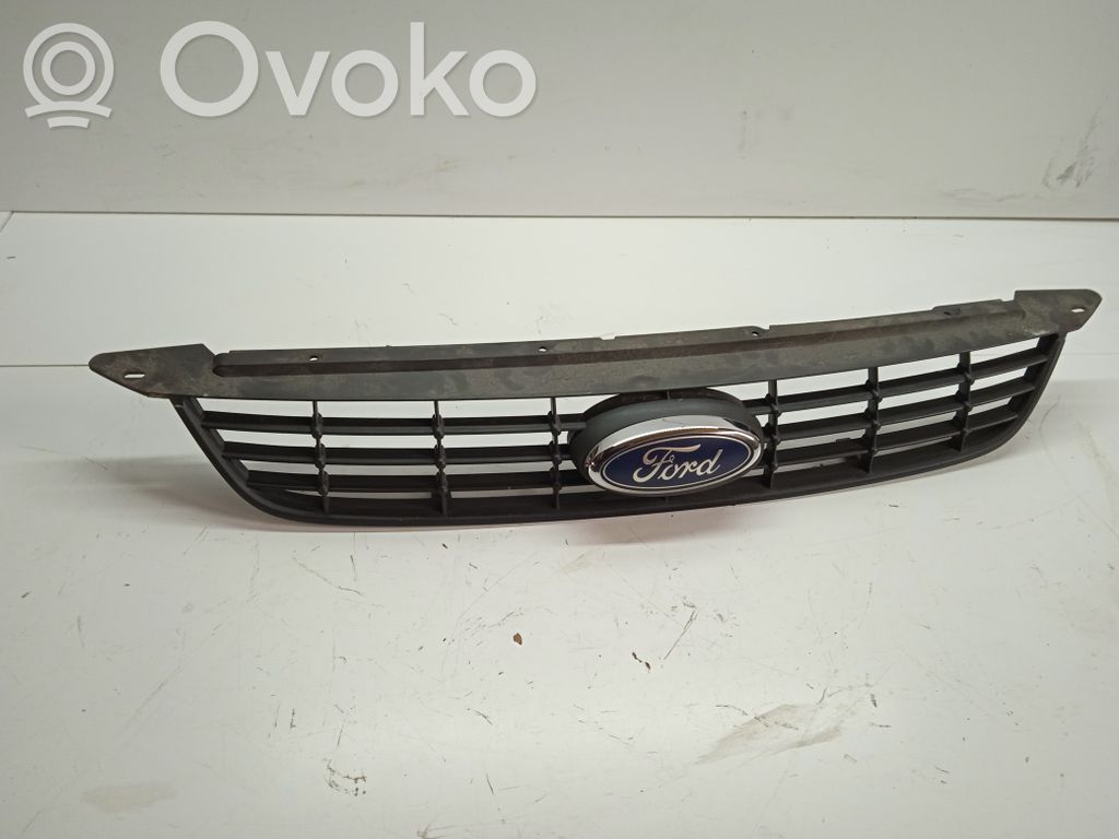 Ford Focus Etupuskurin ylempi jäähdytinsäleikkö 