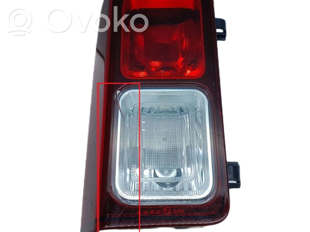 Opel Vivaro Reverse light 