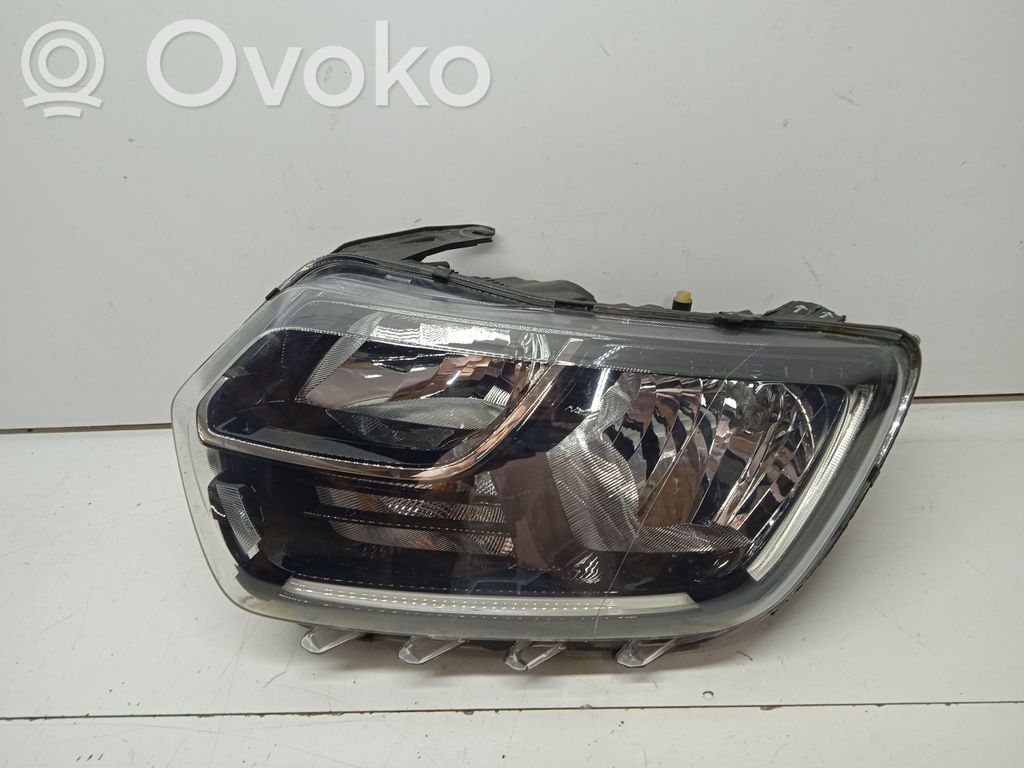 Dacia Duster II Lampa przednia 