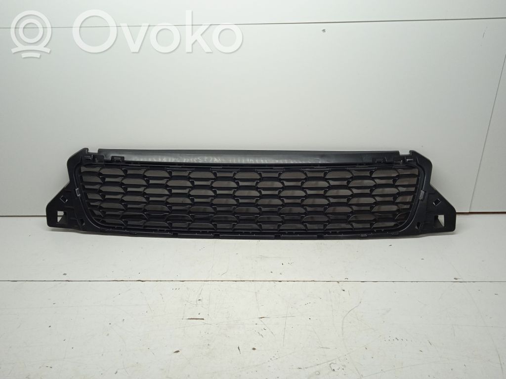 Dacia Duster Front bumper lower grill 