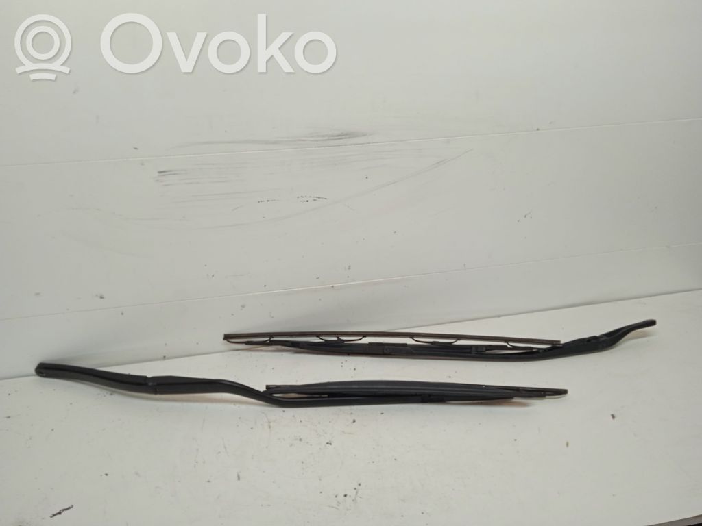 Peugeot 607 Priekinio stiklo valytuvų kojelė 