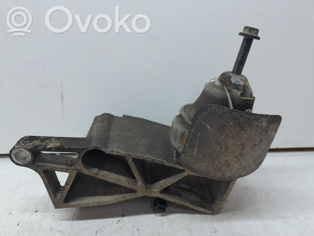 Volvo S60 Engine mount bracket 