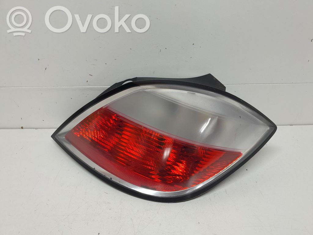 Opel Astra H Aizmugurējais lukturis virsbūvē 