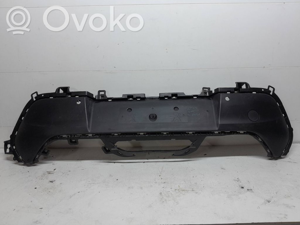 Peugeot 208 II Moldura inferior del parachoques trasero 