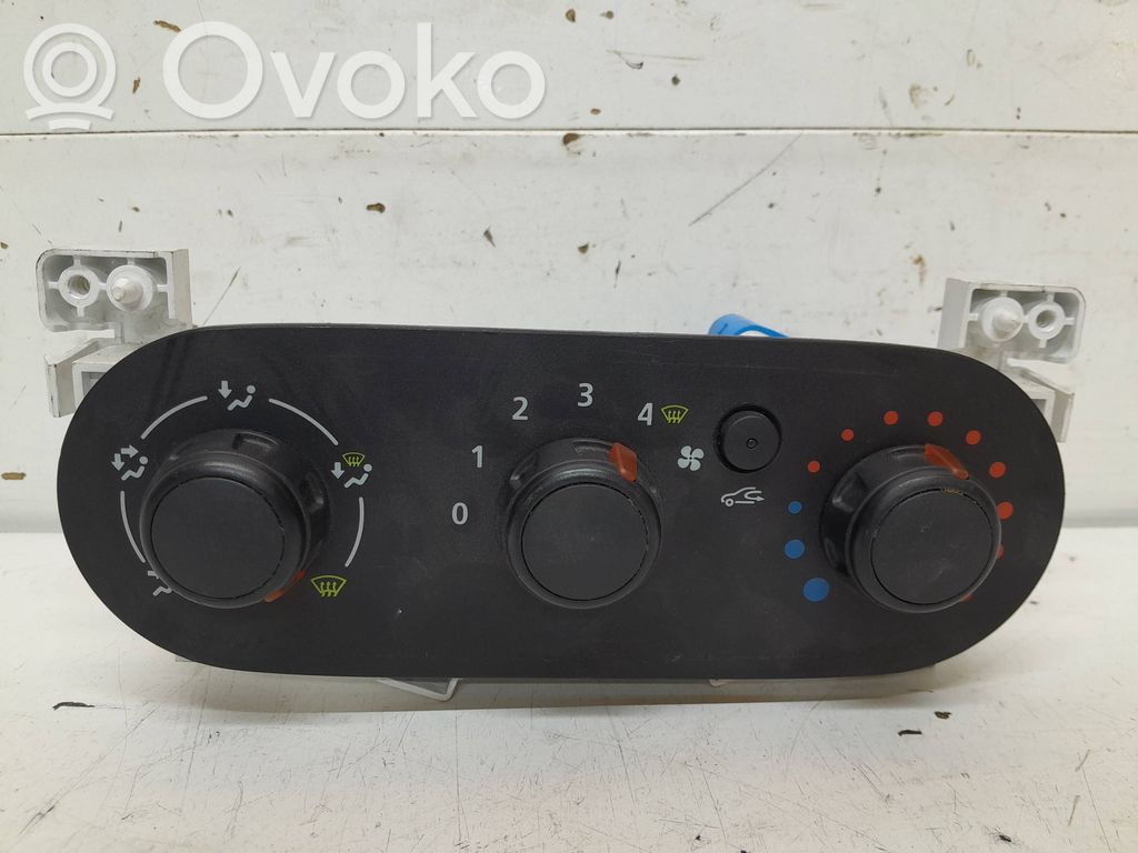 Opel Vivaro Climate control unit 