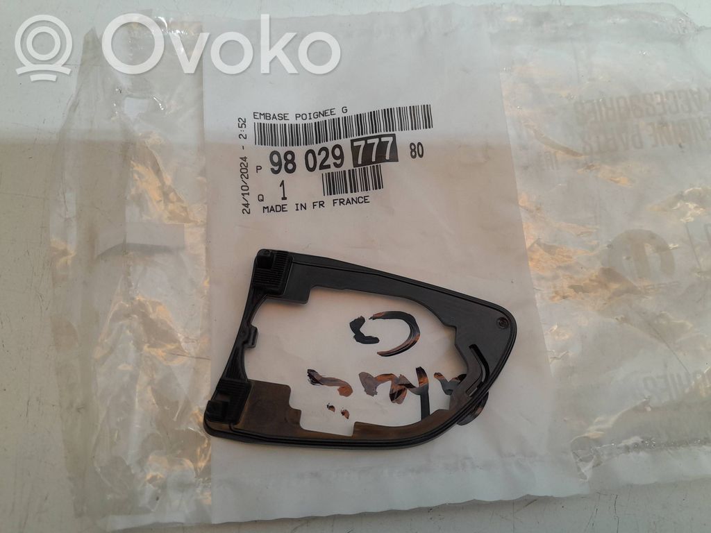 Peugeot 208 II Osłona klamki drzwi przednich 
