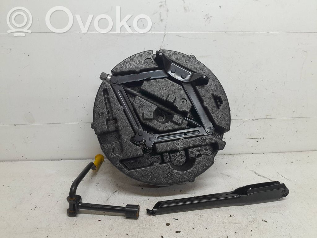 Opel Astra J Tool set 