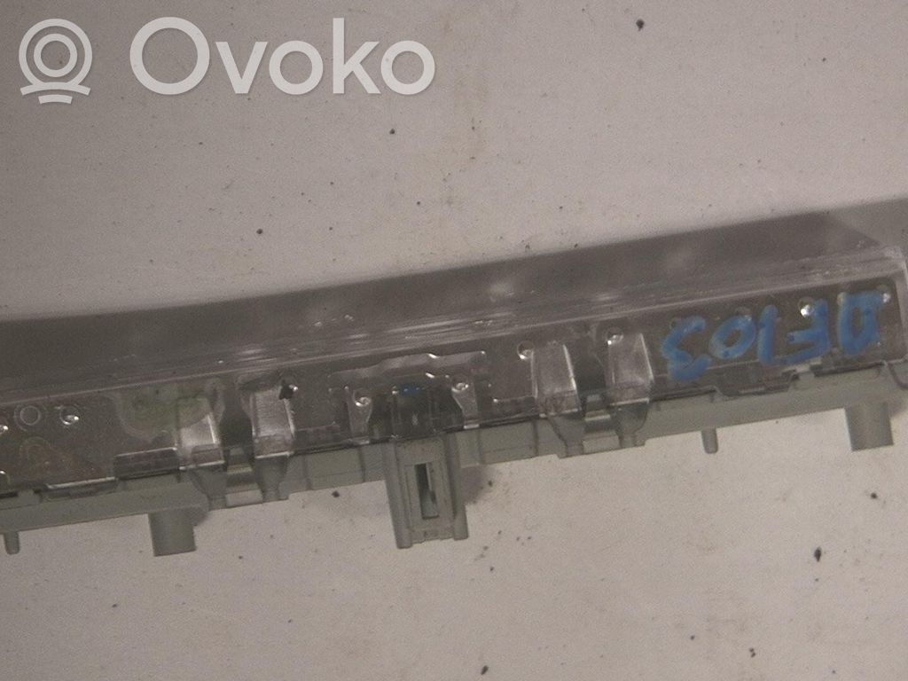Toyota Verso-S Third/center stoplight 