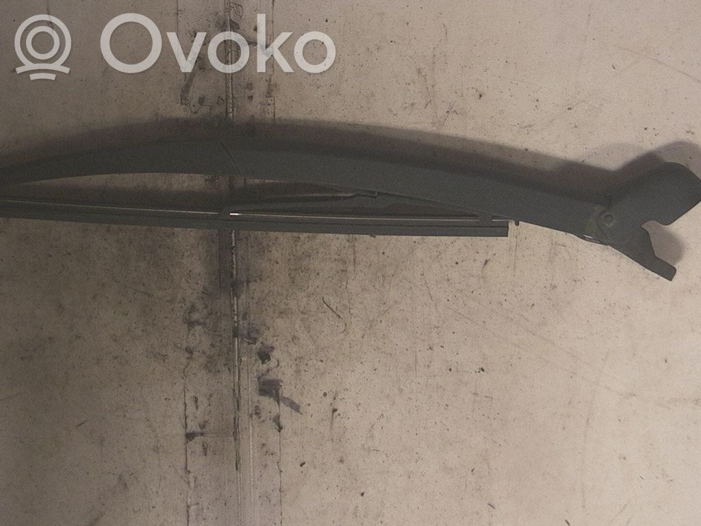 Front wiper blade arm