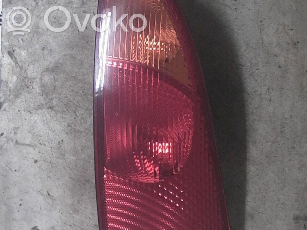 Lámpara de faros/luces traseros