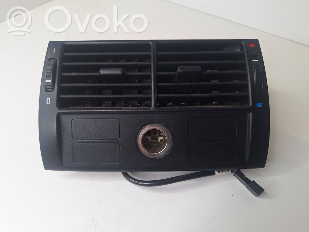 Rejilla de ventilación trasera   8370911,8370910,8409081
