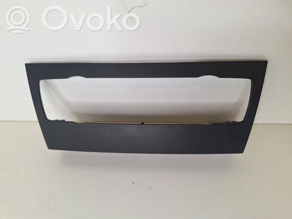 Panel trim   6966407