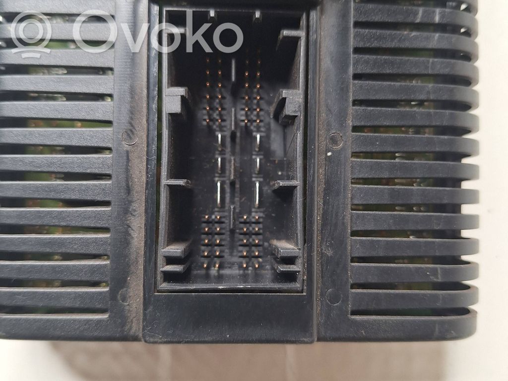 Lukturu slēdzis   6919828,0012097,037289061