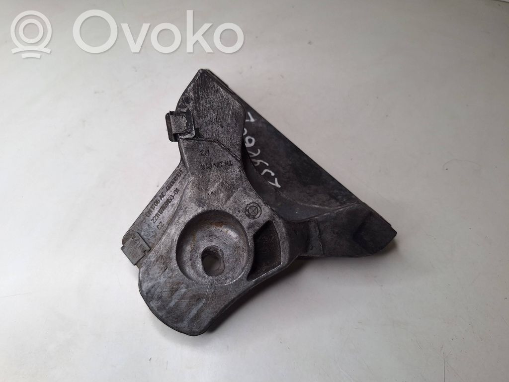 Variklio tvirtinimo kronšteinas   6769153