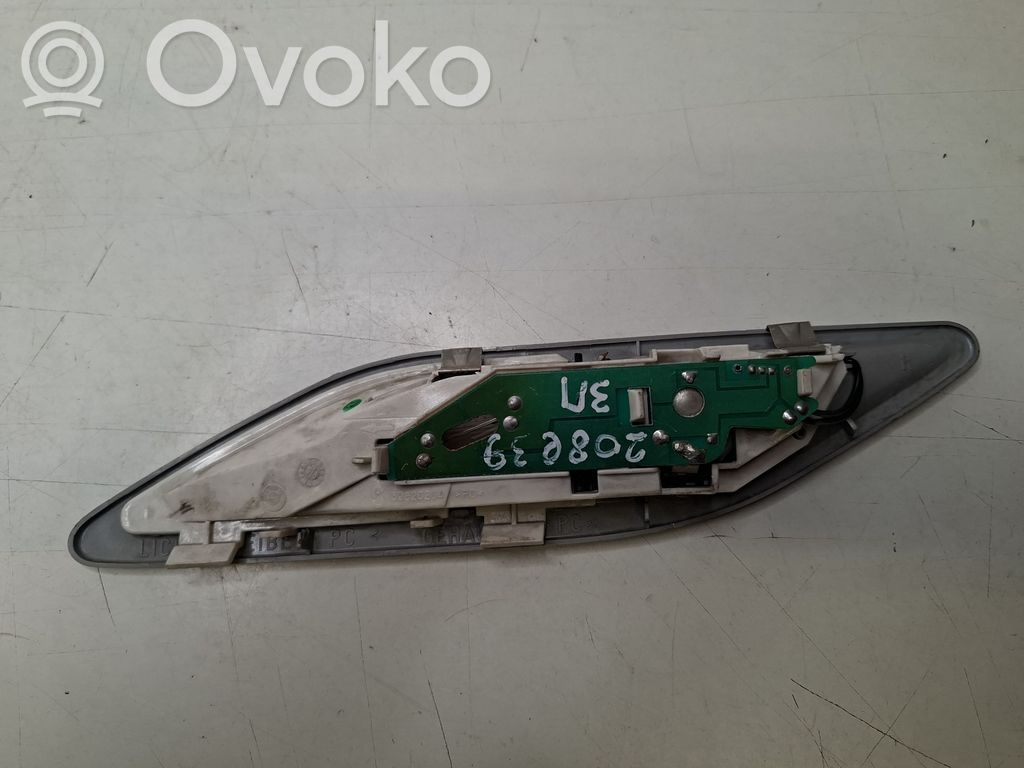 BMW 5 E39 Takaistuimen valo 