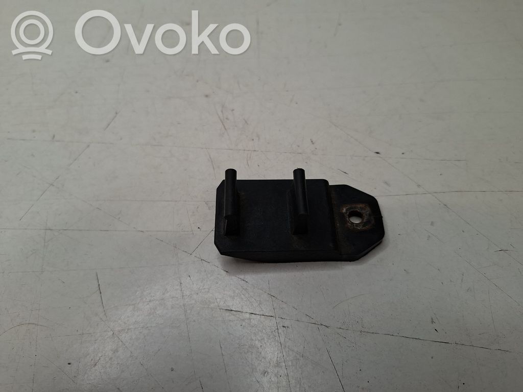 BMW 5 E39 Support, fixation radiateur 