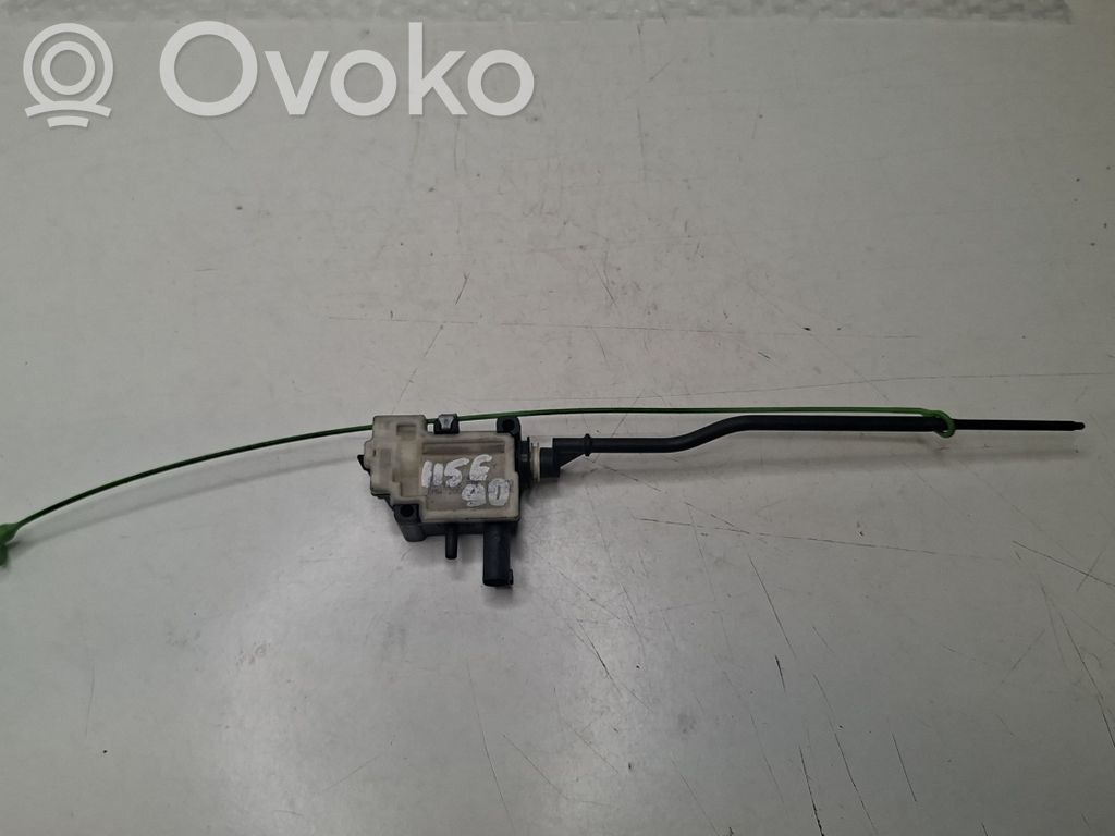 Polttoainesäiliön korkin lukko   6985880