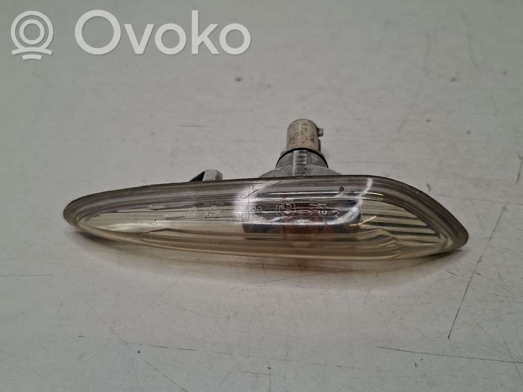 Front fender indicator light   8382104