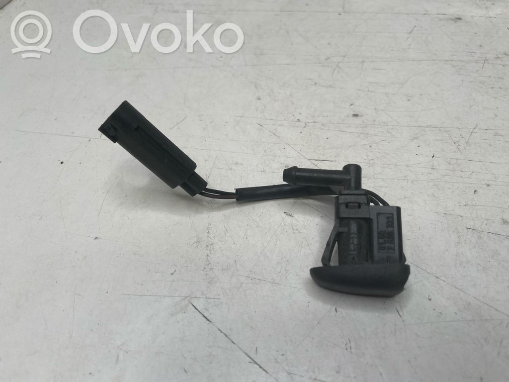 BMW 3 E46 Windshield washer spray nozzle 