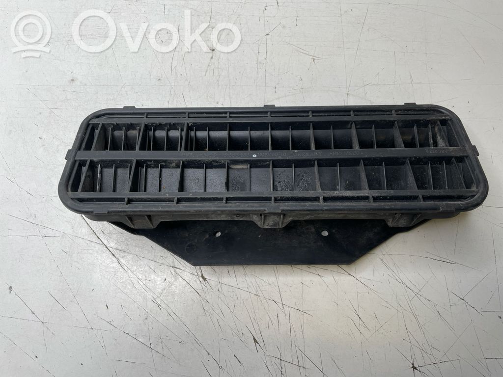 BMW 7 E65 E66 Quarter panel pressure vent 