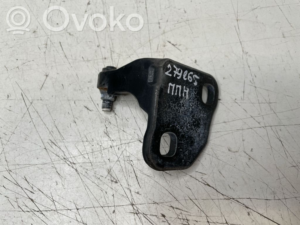 Bisagra inferior de la puerta trasera   7017818