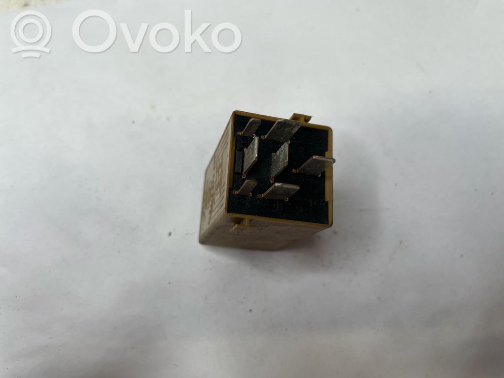 BMW X3 E83 Window control relay 