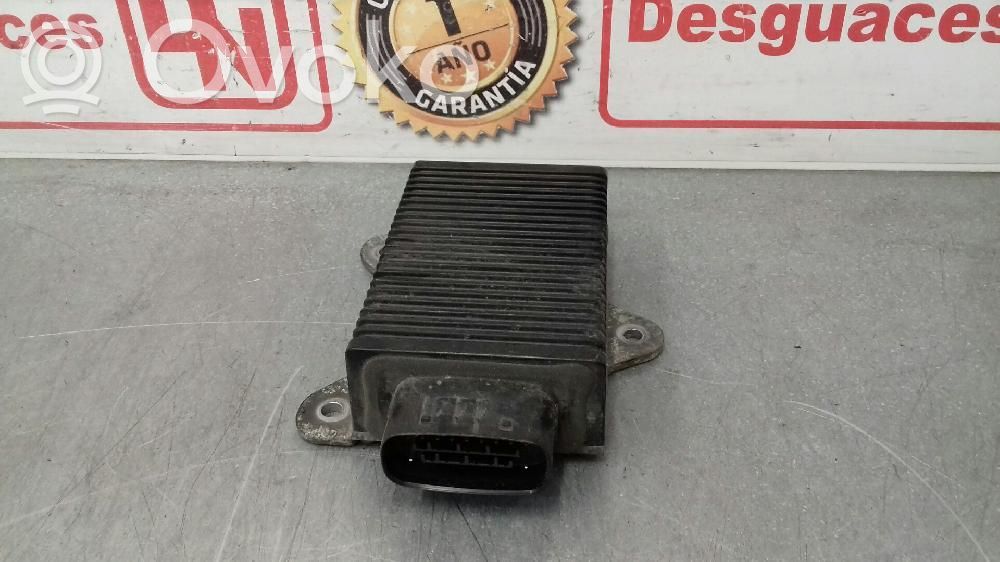 Unidad de control/módulo del motor   E8T11173