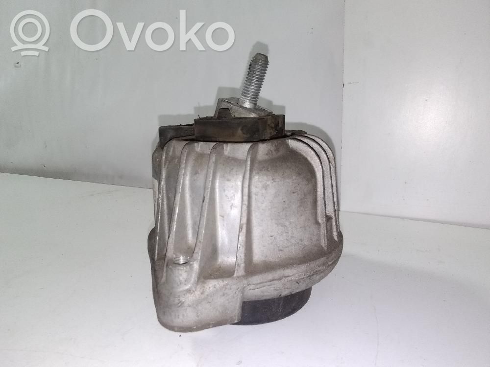 Soporte de montaje del motor   6768852
