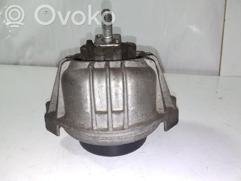 Soporte de montaje del motor   6768852