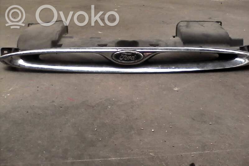 Front grill   C8S4AA30851