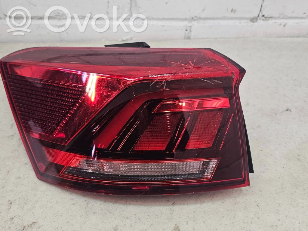 Lampa tylna   2GA945095D,RE2891000402