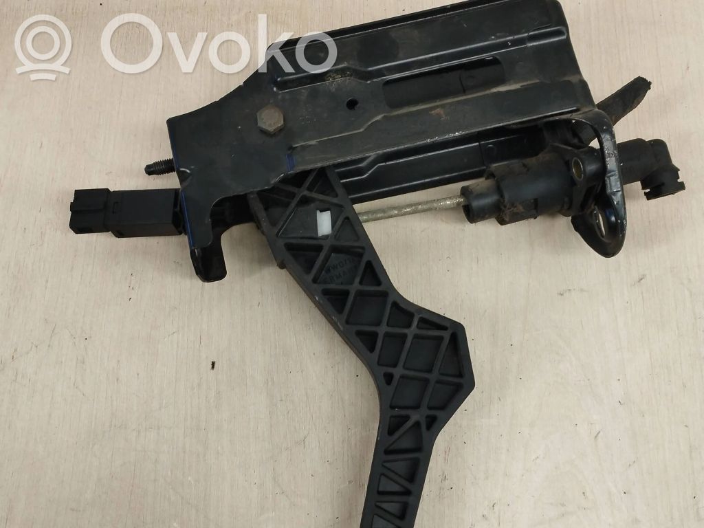 Volkswagen Golf IV Pedale della frizione 