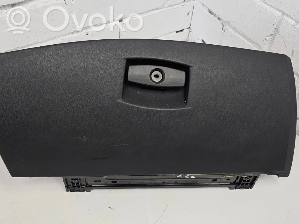 BMW 5 E60 E61 Daiktadėžės (bordačioko) komplektas 