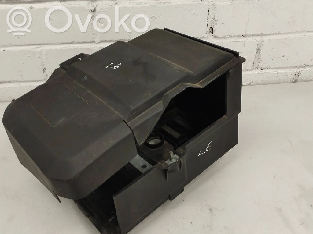 Ford Focus Akkulaatikon alusta 