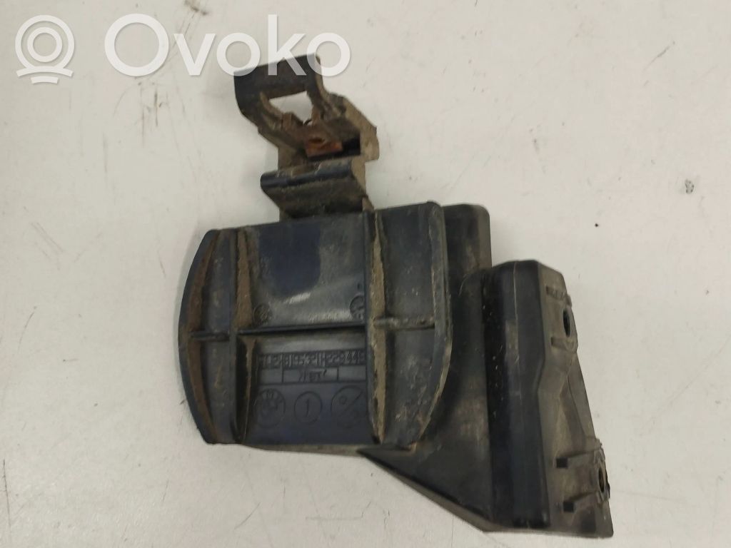 Front bumper mounting bracket   E29449