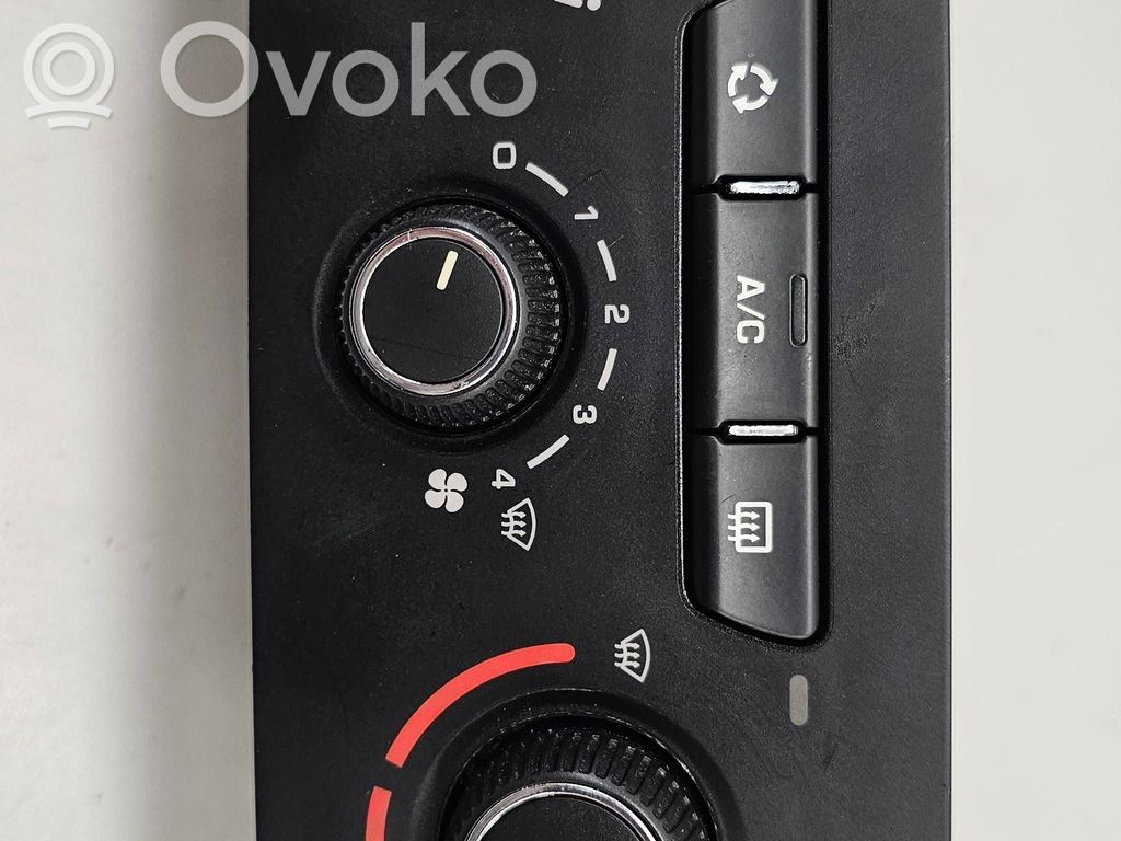 Peugeot 207 Climate control unit 