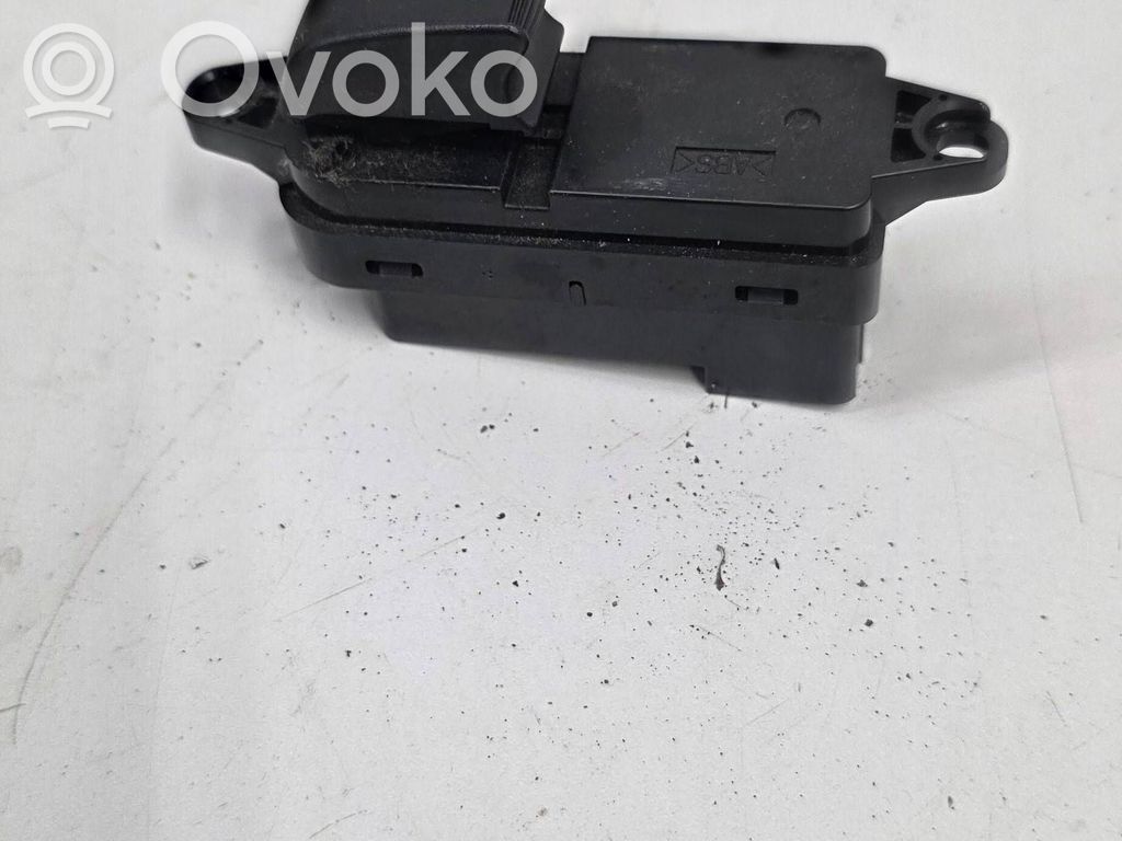 Electric window control switch   CC3366370A
