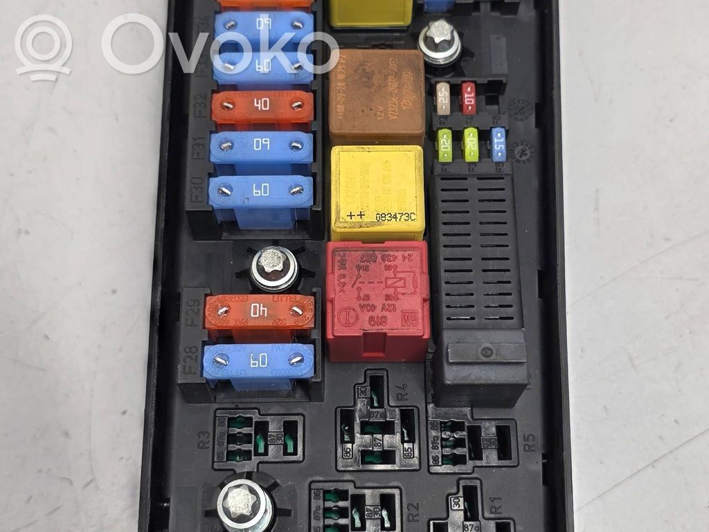 Opel Vectra C Saugiklių blokas 