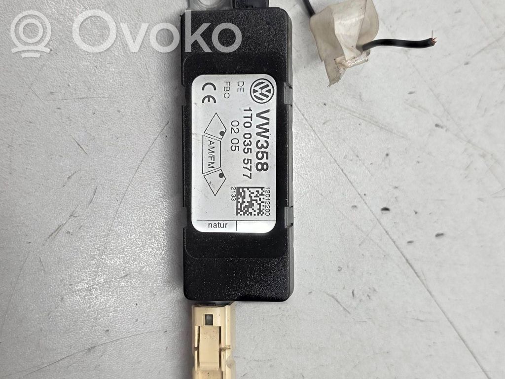 Volkswagen Touran I Aerial antenna amplifier 