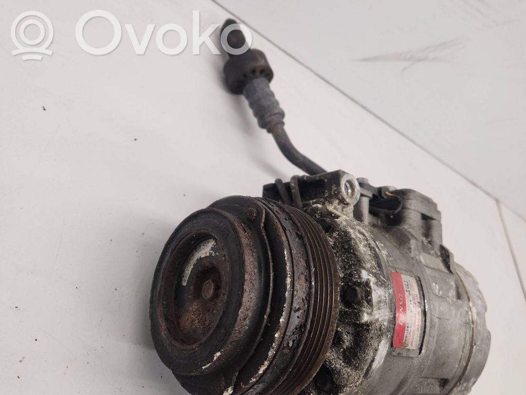 BMW 5 E39 Ilmastointilaitteen kompressorin pumppu (A/C) 